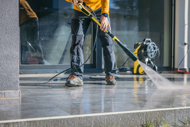 Best Garage Pressure Washing  in West Bend, WI